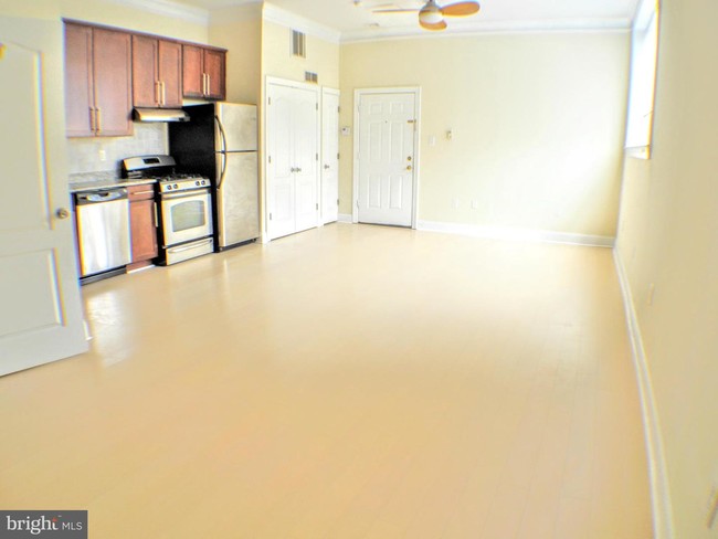 526 S 3rd St-Unit -3R in Philadelphia, PA - Building Photo - Building Photo