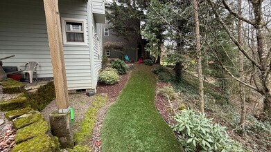 243 S Palatine Hill Rd in Portland, OR - Building Photo - Building Photo