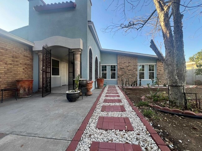 312 Candlewood Rd in Laredo, TX - Building Photo - Building Photo