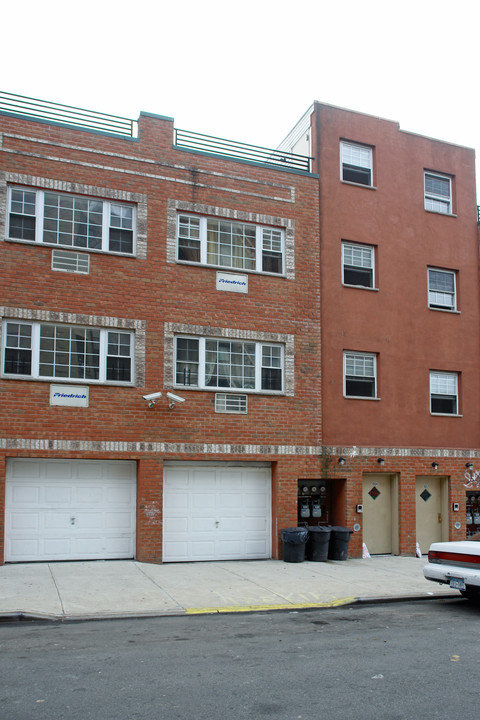 1004 Boynton Ave in Bronx, NY - Building Photo