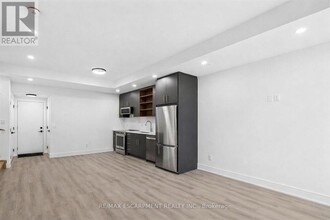 168 Everett Cmn in St Catharines, ON - Building Photo - Building Photo