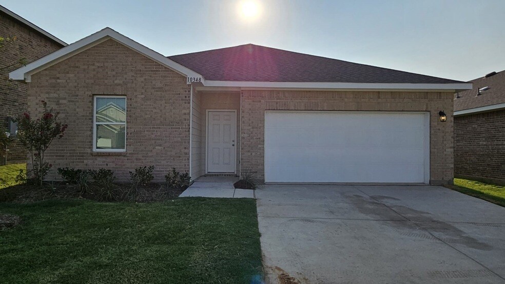 10348 Rosegreen Ln, Unit 2 Bedroom 0902 in Crowley, TX - Building Photo