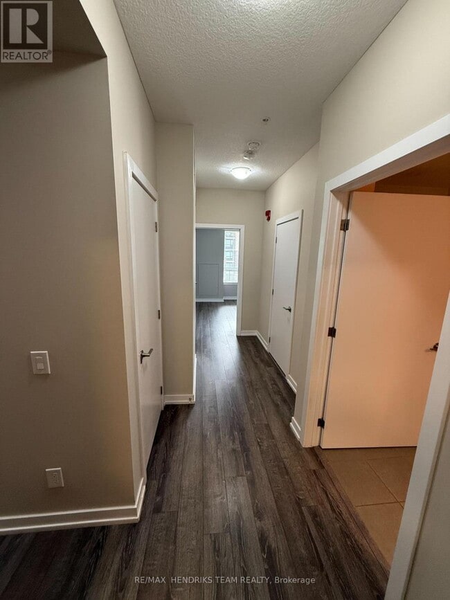 40 Esplanade Ln in Grimsby, ON - Building Photo - Building Photo