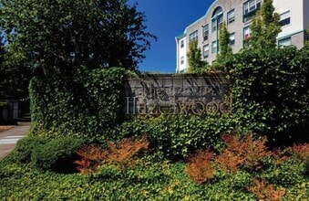 11939 NE Davis St in Portland, OR - Building Photo - Building Photo