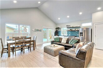 224 E Oaks Ave in Port Aransas, TX - Building Photo - Building Photo