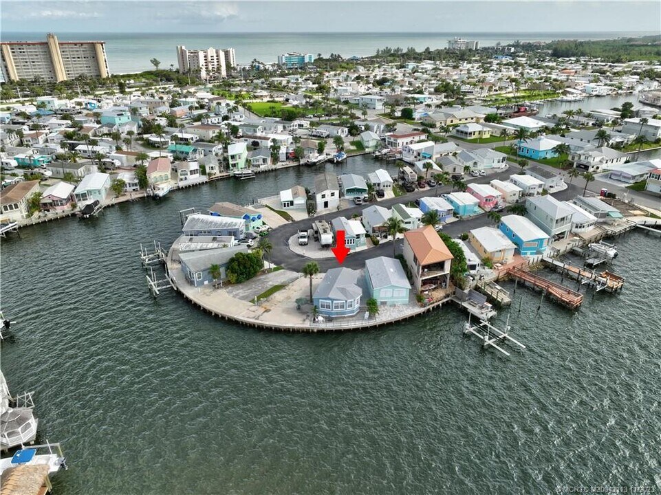 10701 S Ocean Dr in Jensen Beach, FL - Foto de edificio