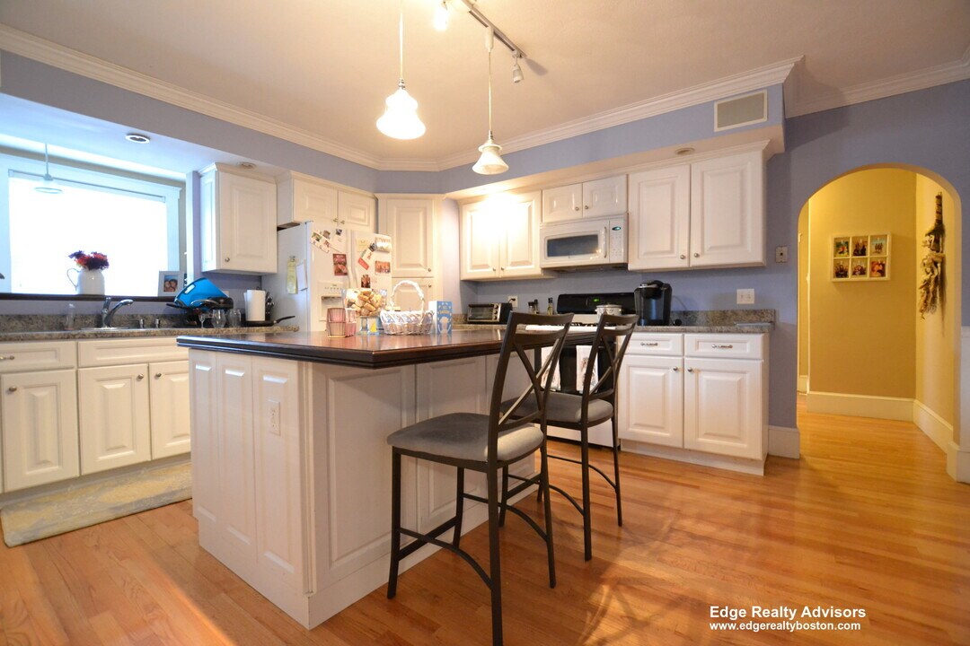 75 Surrey St in Boston, MA - Building Photo