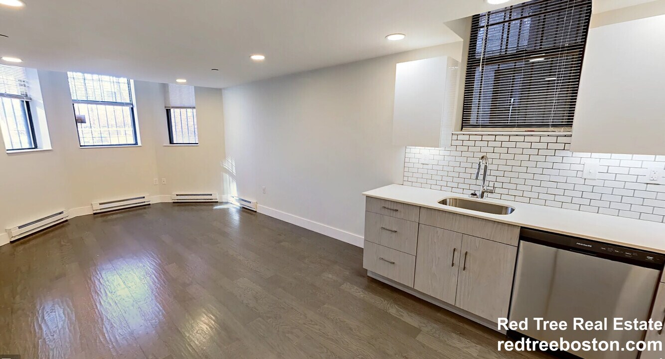 98 Queensberry St in Boston, MA - Building Photo