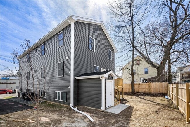 10 Sherwood St in Providence, RI - Building Photo - Building Photo