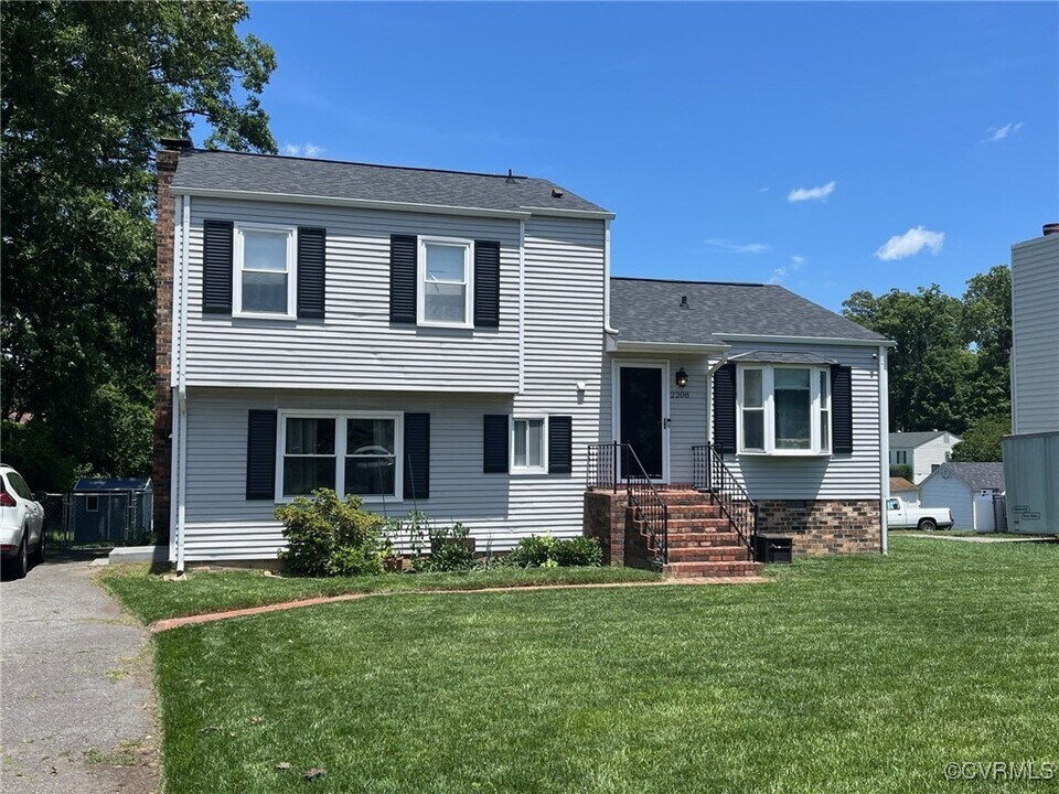 2208 Watts Ln in Richmond, VA - Building Photo