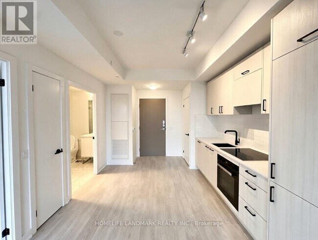 5 Quarrington Ln in Toronto, ON - Building Photo - Building Photo