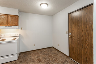 5th Ave Place in Marion, IA - Building Photo - Interior Photo