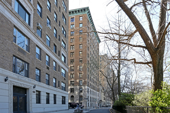 299 Riverside Dr in New York, NY - Foto de edificio - Building Photo