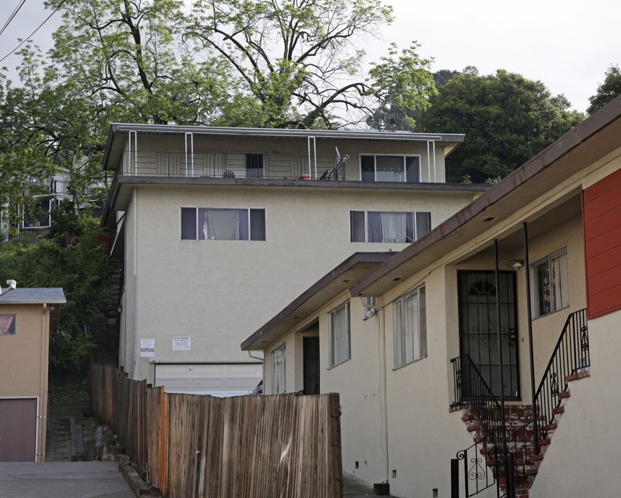 7884 Ney Ave in Oakland, CA - Building Photo