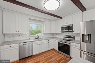 19822 Smith Cir in Ashburn, VA - Building Photo - Building Photo