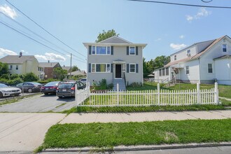 8 Albany Ave in New Britain, CT - Building Photo - Building Photo
