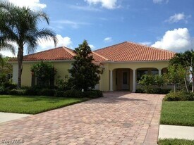 8485 Deimille Ct in Naples, FL - Building Photo