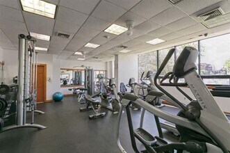 270 Marin Blvd, Unit 9e in Jersey City, NJ - Foto de edificio - Building Photo