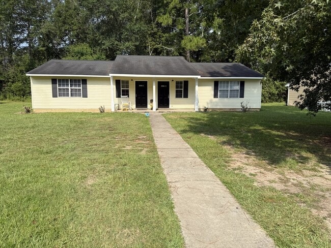 property at 2632a 7th St SE