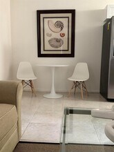 1527 N J St, Unit 4 in Lake Worth Beach, FL - Foto de edificio - Building Photo