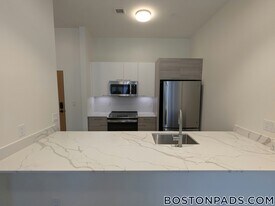 1079 Commonwealth Ave, Unit 311 in Boston, MA - Building Photo