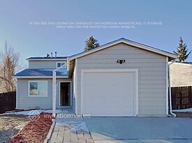 17486 E Temple Dr in Aurora, CO - Building Photo