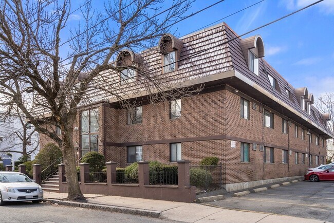 84 Grant St in Somerville, MA - Building Photo - Building Photo