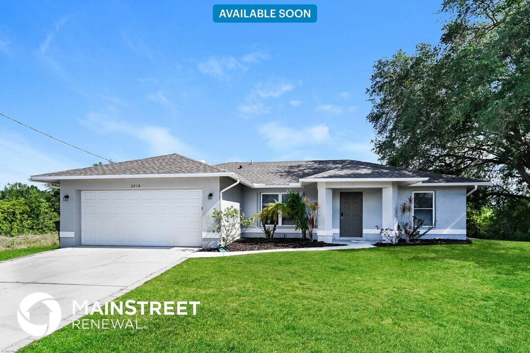 3216 9th St SW in Lehigh Acres, FL - Building Photo