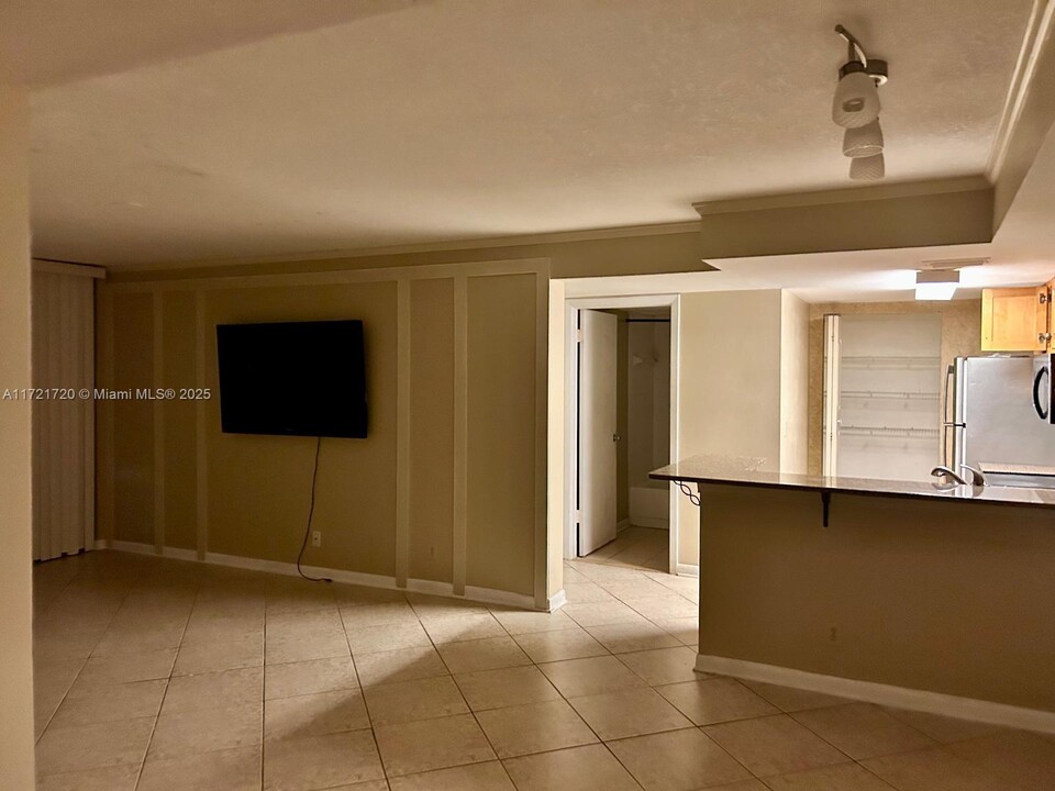 10709 Cleary Blvd in Plantation, FL - Building Photo