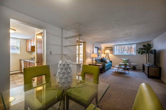 11 Brattle Dr, Unit 2 in Arlington, MA - Foto de edificio - Building Photo