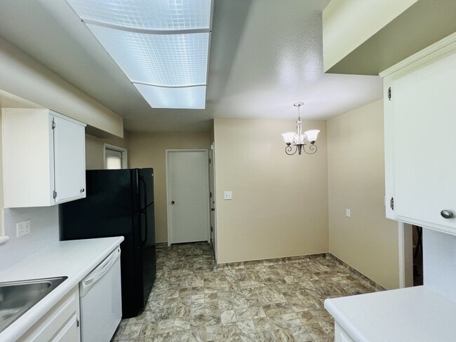 500 River Oaks Dr in Bakersfield, CA - Building Photo - Building Photo