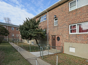 37-50 Villa Ct in Hempstead, NY - Building Photo - Building Photo