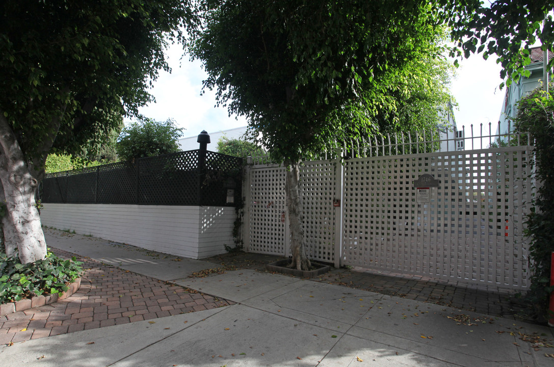 1746 N Gramercy Pl in Los Angeles, CA - Building Photo