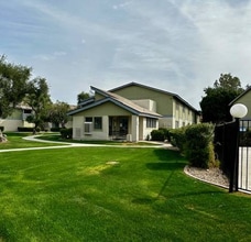 9231 N 99th Ave in Peoria, AZ - Foto de edificio - Building Photo