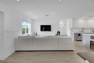18361 NE 20th Pl in North Miami Beach, FL - Building Photo - Building Photo