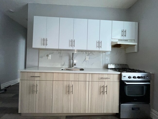 112 Corbin Ave, Unit 402