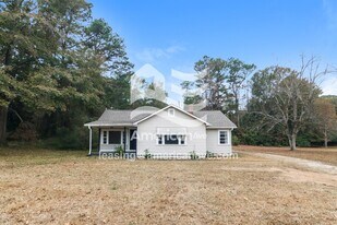 154 Pine Cir in Lagrange, GA - Building Photo