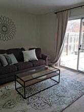 4902 Wickford Dr E, Unit 5 (Fully Furnished) in Sylvania, OH - Building Photo - Building Photo