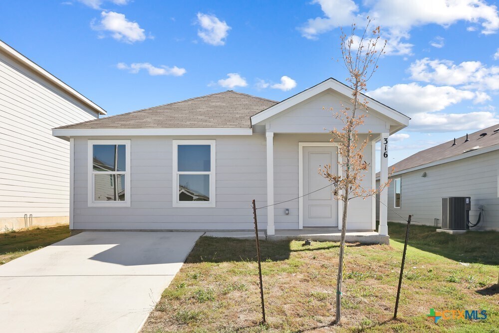 316 Alligator Crk in Seguin, TX - Building Photo