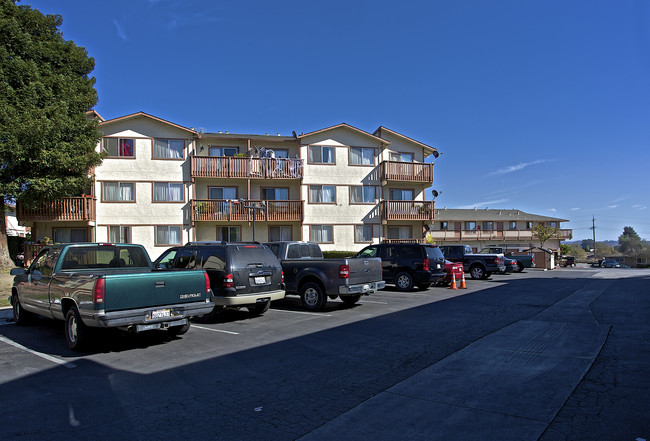 Garden Hill Apartments in Watsonville, CA - Building Photo - Building Photo