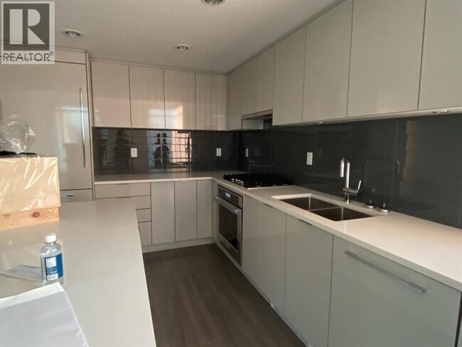 2388 Madison Ave in Burnaby, BC - Building Photo - Building Photo