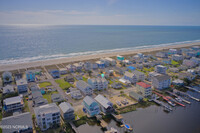 1214 Canal Dr in Carolina Beach, NC - Foto de edificio - Building Photo