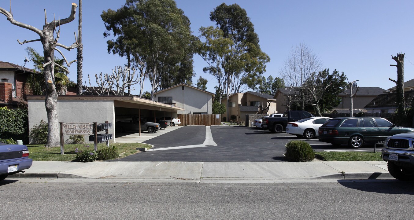 Villa Vista Apartments in Costa Mesa, CA - Building Photo