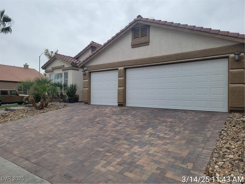 1569 Bozeman Dr in Henderson, NV - Foto de edificio