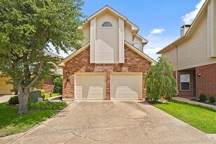 9420 Blue Jay Way in Irving, TX - Building Photo