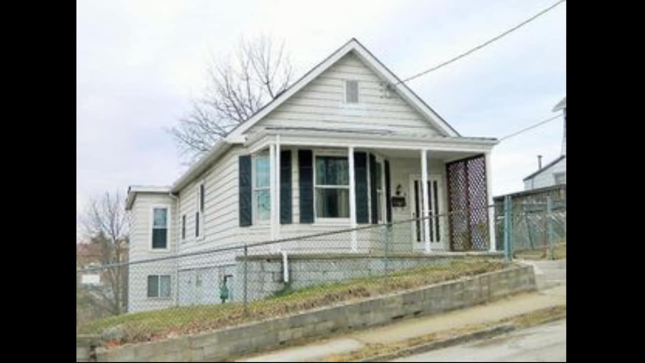 9 Hall Ave in Washington, PA - Building Photo