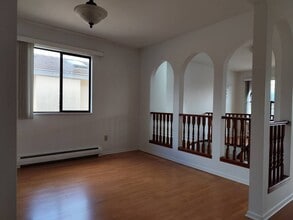 4968 Dominion St in Burnaby, BC - Building Photo - Building Photo