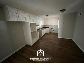 3821 Oak Lake Ln in Memphis, TN - Building Photo - Building Photo