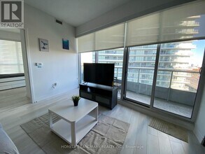 115 McMahon Dr in Toronto, ON - Building Photo - Building Photo