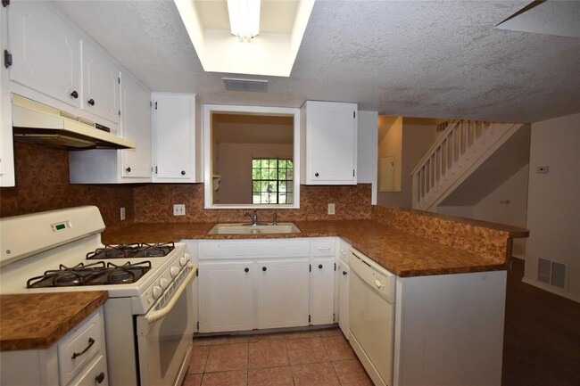 8001 Dowling Cove in Austin, TX - Foto de edificio - Building Photo